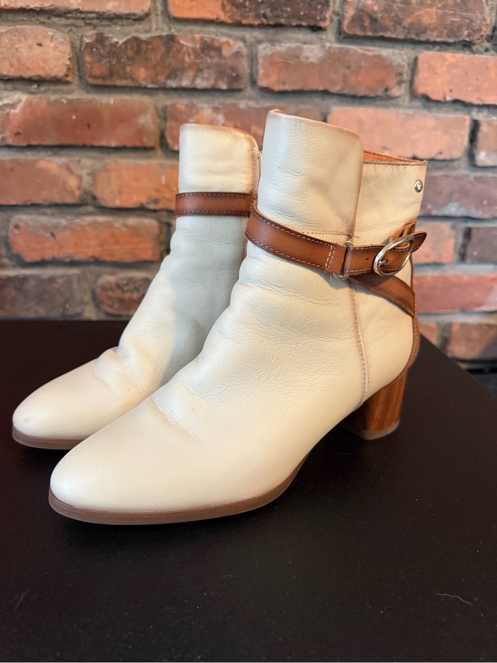 PIKOLINOS Cream Leather Ankle Boots with Brown Buckle